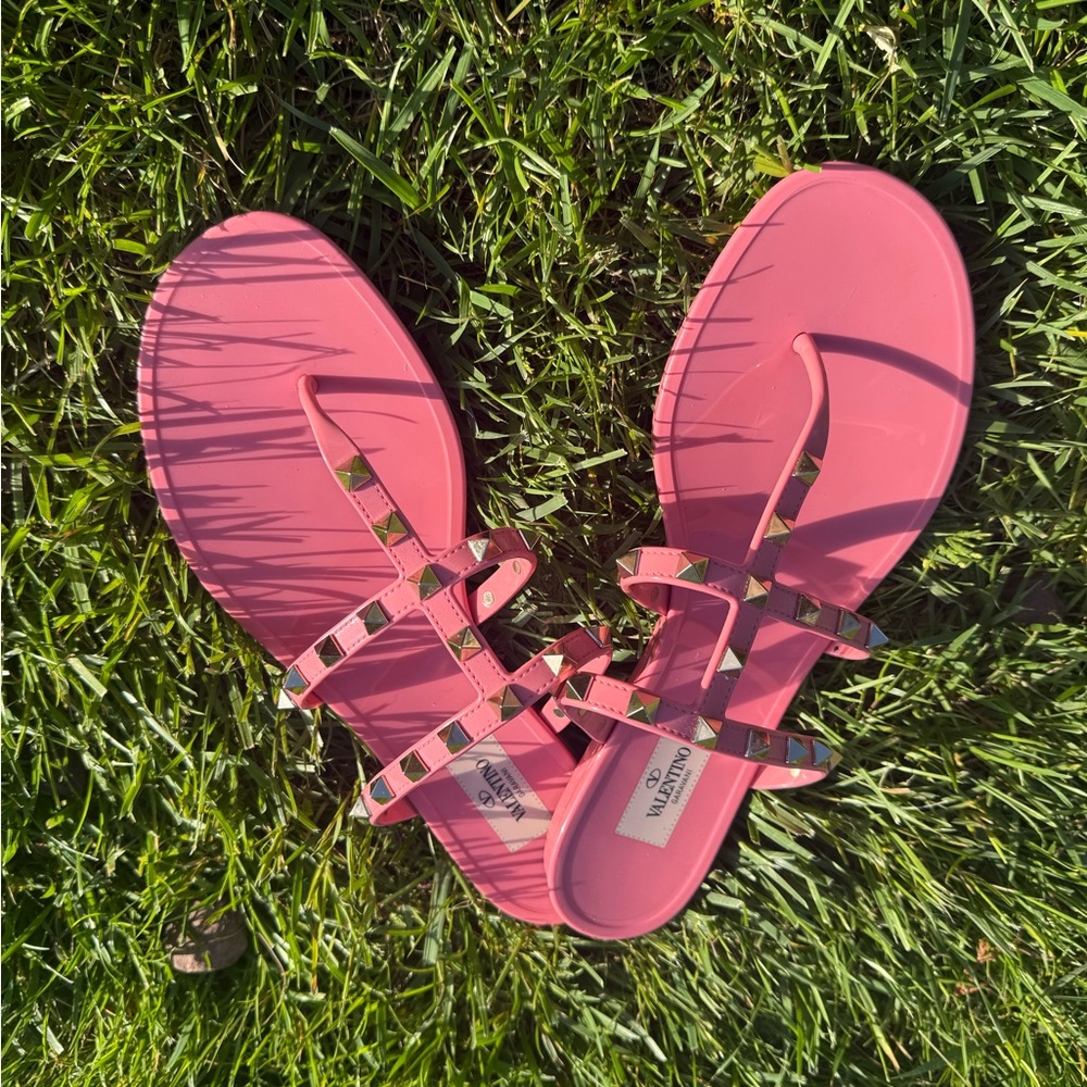 Valentino jelly RockStud flip flops 💗💗💗